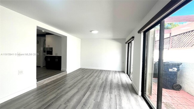 Building Photo - 487 NW 98th Ct