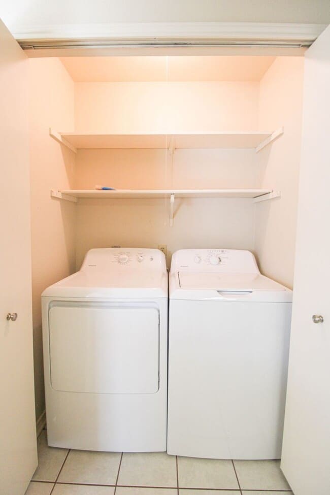 Building Photo - 949 Schertz Pkwy