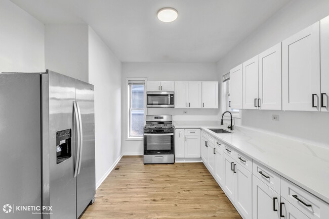 Building Photo - 8617 S Lowe Ave