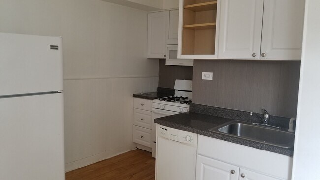 Building Photo - 4409 N Kenneth Ave