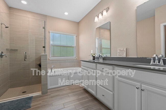 Building Photo - 383 St Vincent Dr