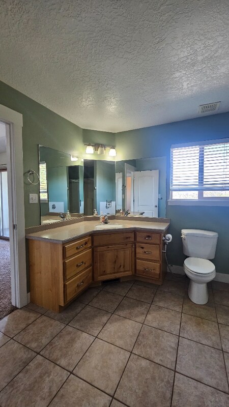 Building Photo - 2718 N Elm Dr