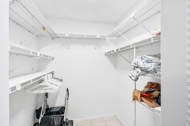 Building Photo - 7321 Amberly Ln