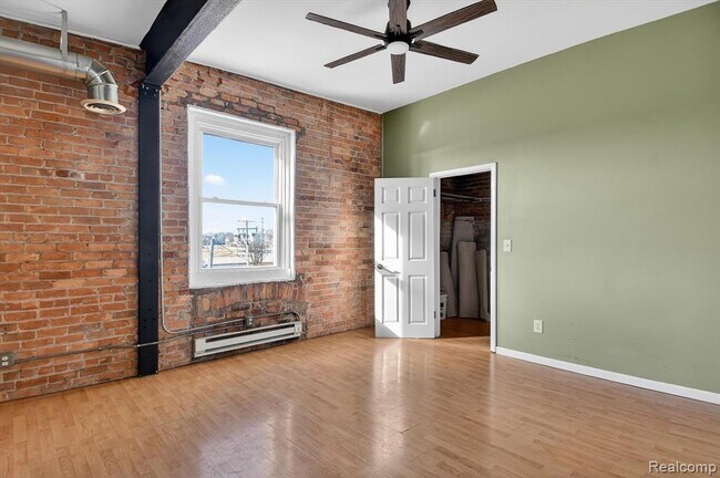 Building Photo - 1104 4th St