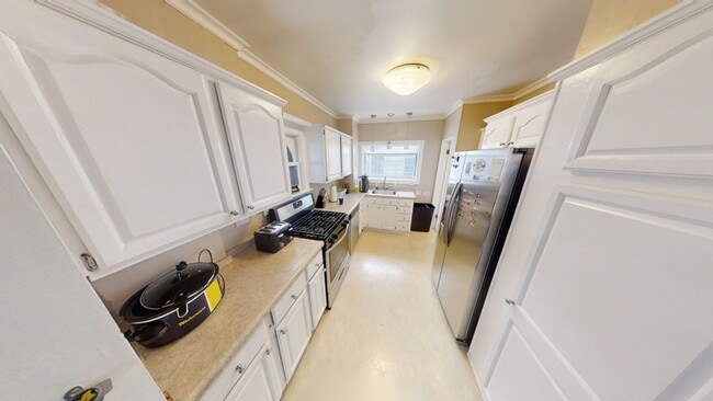 Building Photo - 811 Rose Ave