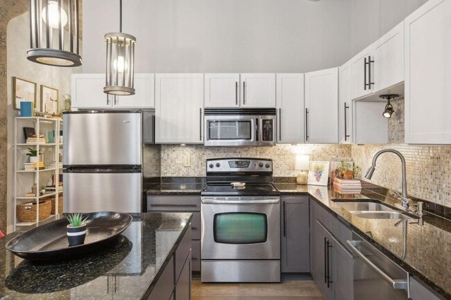 Building Photo - 521 S 7th St