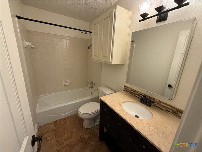 Building Photo - 702 Spring Hollow Dr