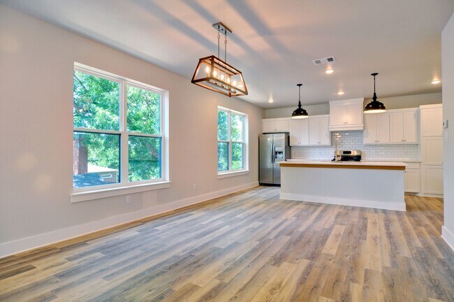 Building Photo - 2628 Forest Park Blvd