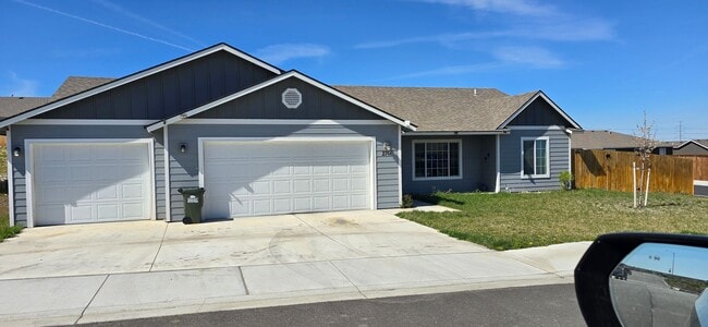 Building Photo - Lots of storage space in this 4- Car garage for all your playthings!!
