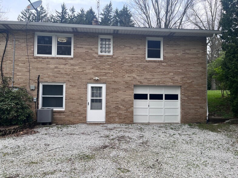 Building Photo - 3300 Twin Hills Rd NW