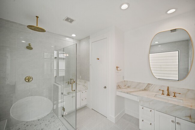 Building Photo - 1813 Dart St