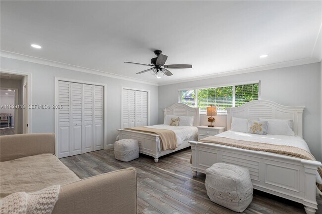 Building Photo - 3010 NE 58th St