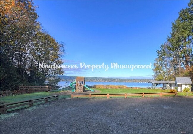 Building Photo - Sunny, Bright 2 bedroom in Poulsbo, Community Beach/Playground