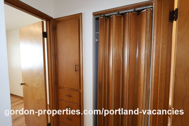 Building Photo - NE 65th Ave - North Tabor single level 1 bedroom apartment