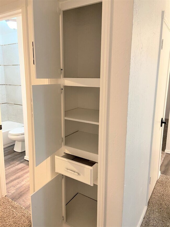 Building Photo - Spacious 3-Bedroom Home with Modern Amenit...