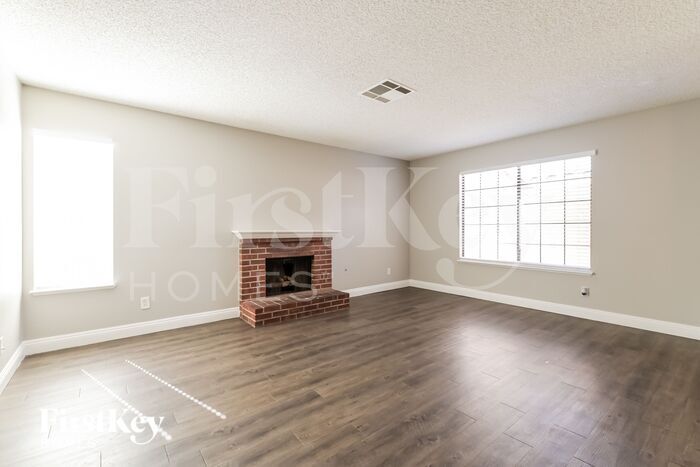 Building Photo - 1742 La Cruz Dr