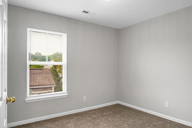 Building Photo - 209 Killarney Trail