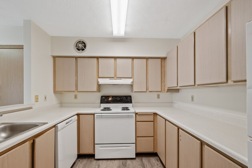 Kitchen - Beringer Properties