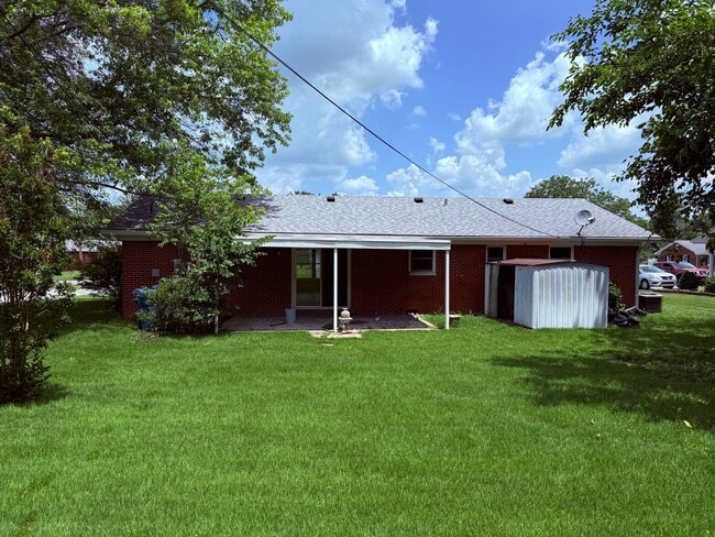Building Photo - Come Take a Look At This!