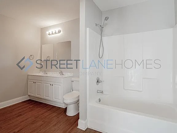 Building Photo - 119 Wellington St