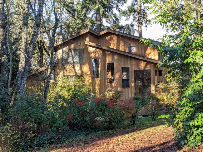 Primary Photo - Great 4-Bedroom, 2-Bath Home In South Eugene!