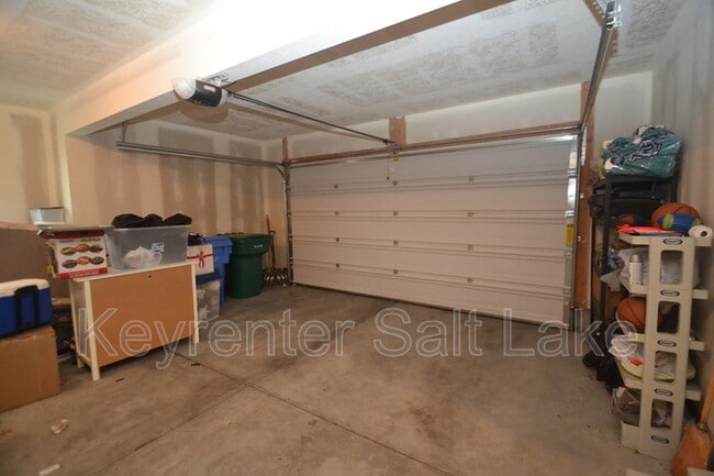Building Photo - 1867 Trail Heights Dr