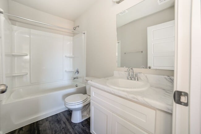 Building Photo - Beautiful Newer 3 Bedroom, 2 Bath Home Move-In Ready