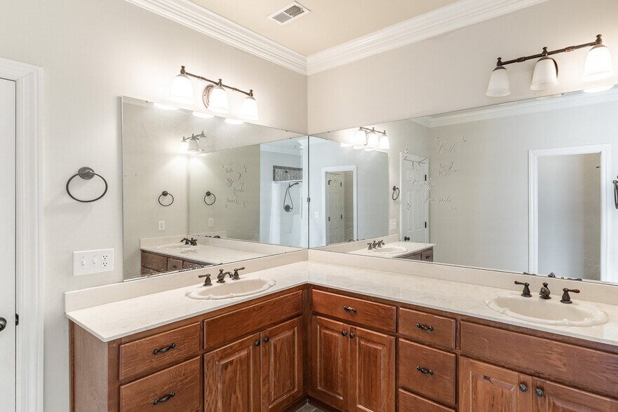 Building Photo - 105 Blanca Dr
