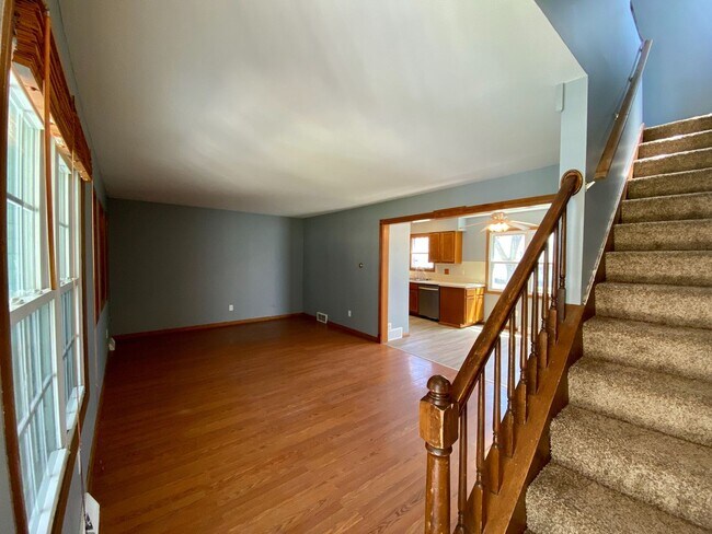 Building Photo - 2 Bedroom Single Family