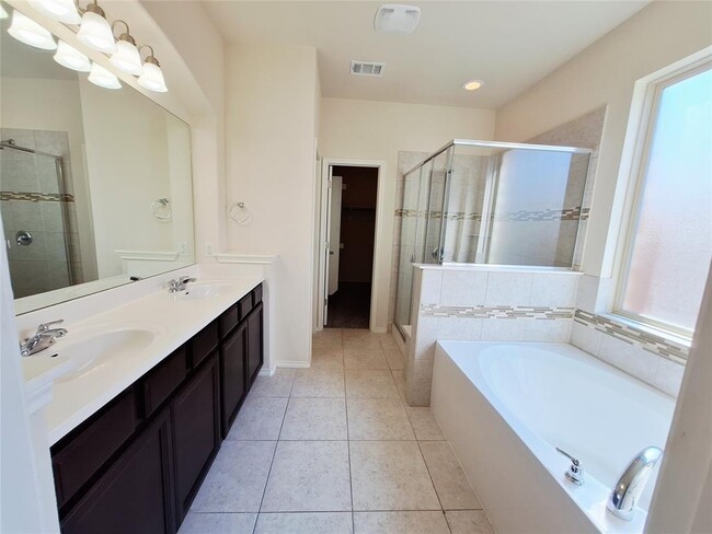 Building Photo - 525 Loma Cedro Bend