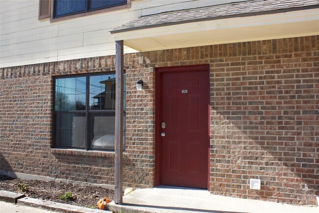 Building Photo - 922 Fannin St