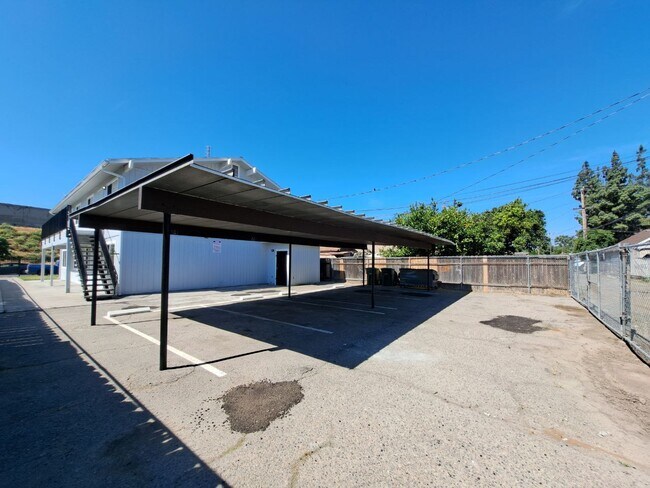 Building Photo - 3271 E Tyler Ave