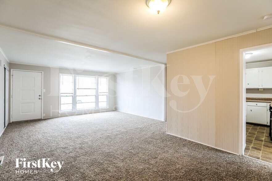 Building Photo - 803 NE 61st St