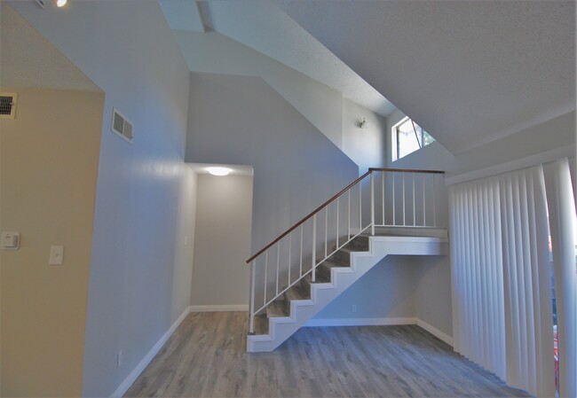 Building Photo - 746 N Eucalyptus Ave