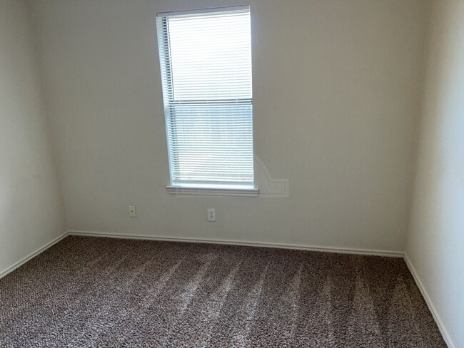 Building Photo - 915 McDaniel Cir