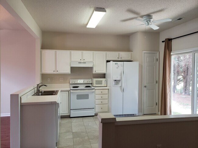 Building Photo - 115 Brentfield Loop