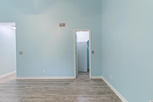 Building Photo - 421 Cambridge Cir