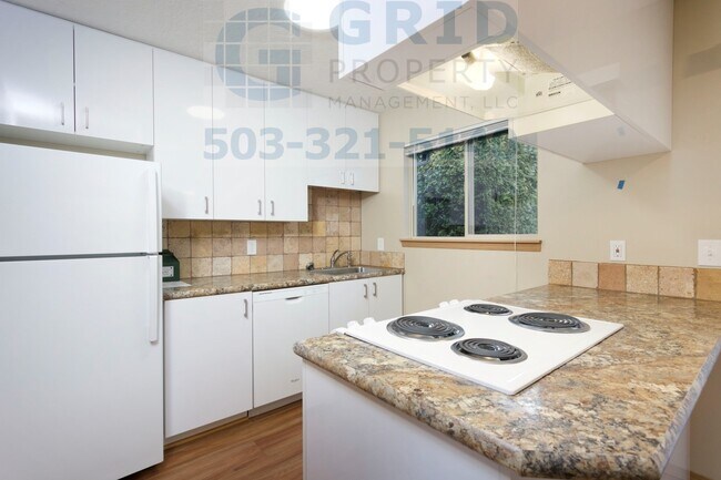 Building Photo - Newly Remodeled 2 Bedroom Apartment in Mt. Tabor!