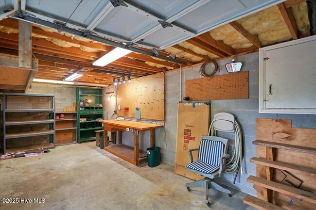 Building Photo - 11 Cardinal Dr