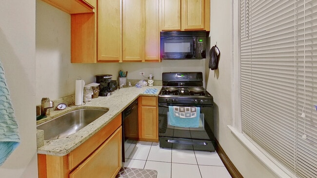 Building Photo - 1925 Grove Ave