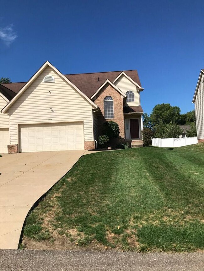 3 Bedroom Duplex North Canton Frank Rd 5909 Frank Ave NW North