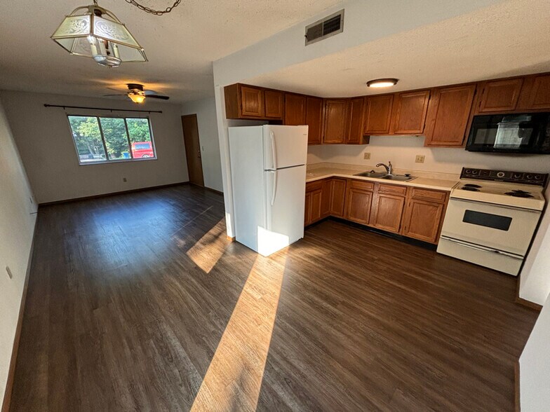 Building Photo - 1606 N 2nd St