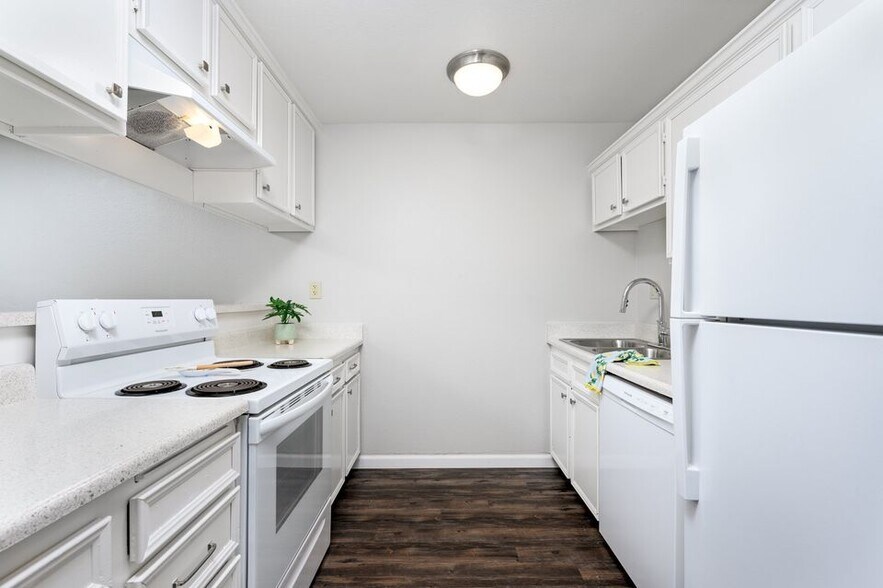 Point Loma Bay Apartments 24402449 Soto St San Diego CA 92107