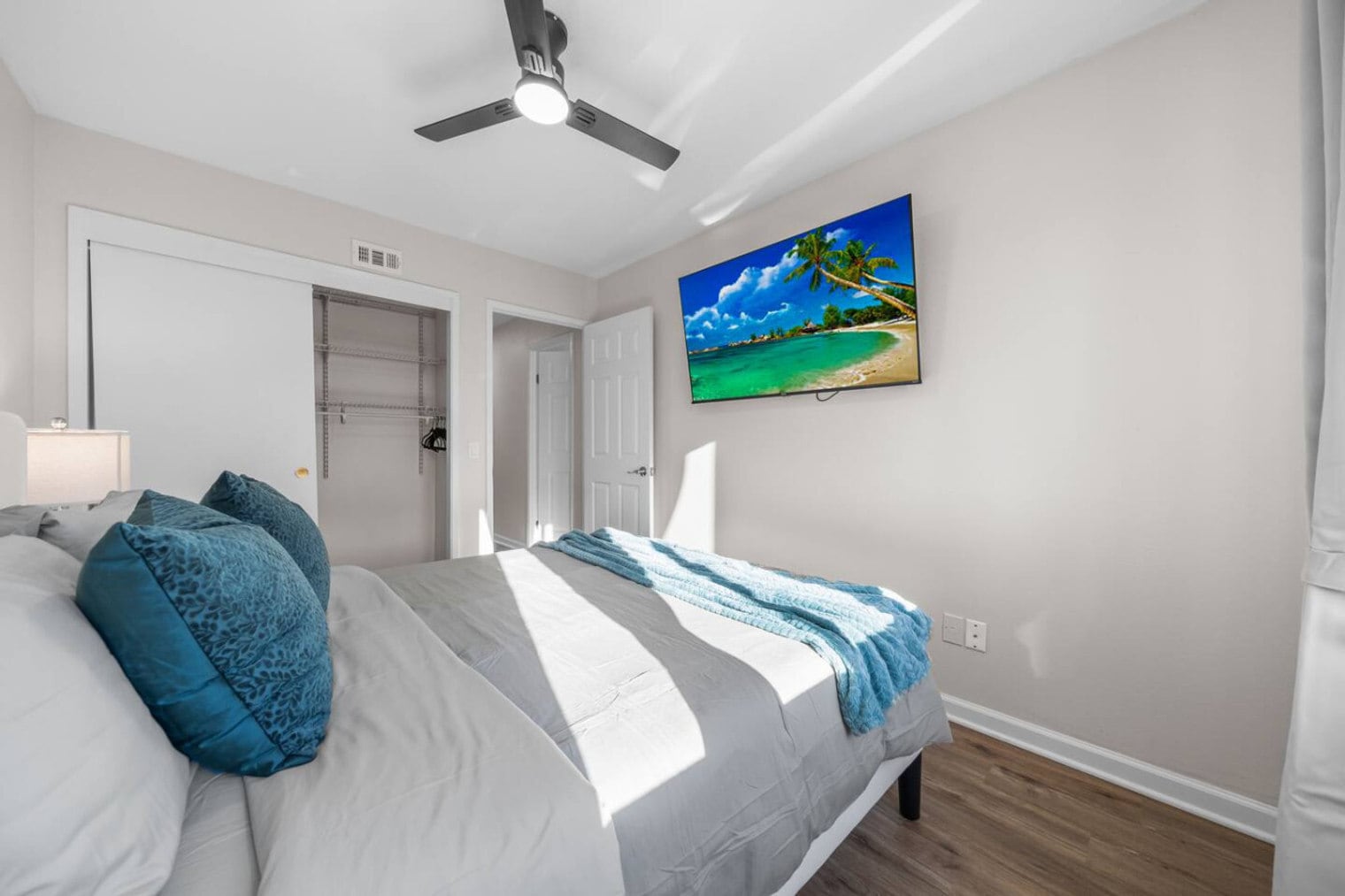 Building Photo - 13737 Via Tres Vistas