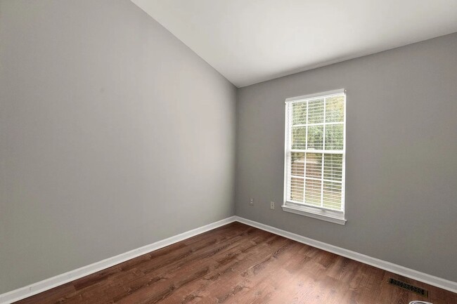Building Photo - 3 bedroom County Walk Townhouse