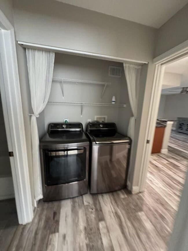 Building Photo - 300 Scotia Dr