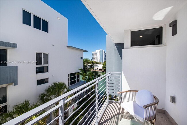 Building Photo - 31 N Shore Dr