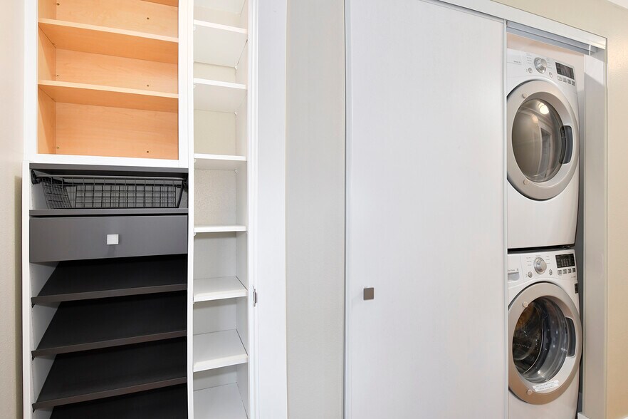 Building Photo - 6 SE 136th Ave