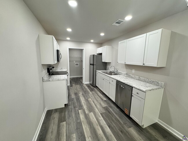 Building Photo - 507 Young Ave