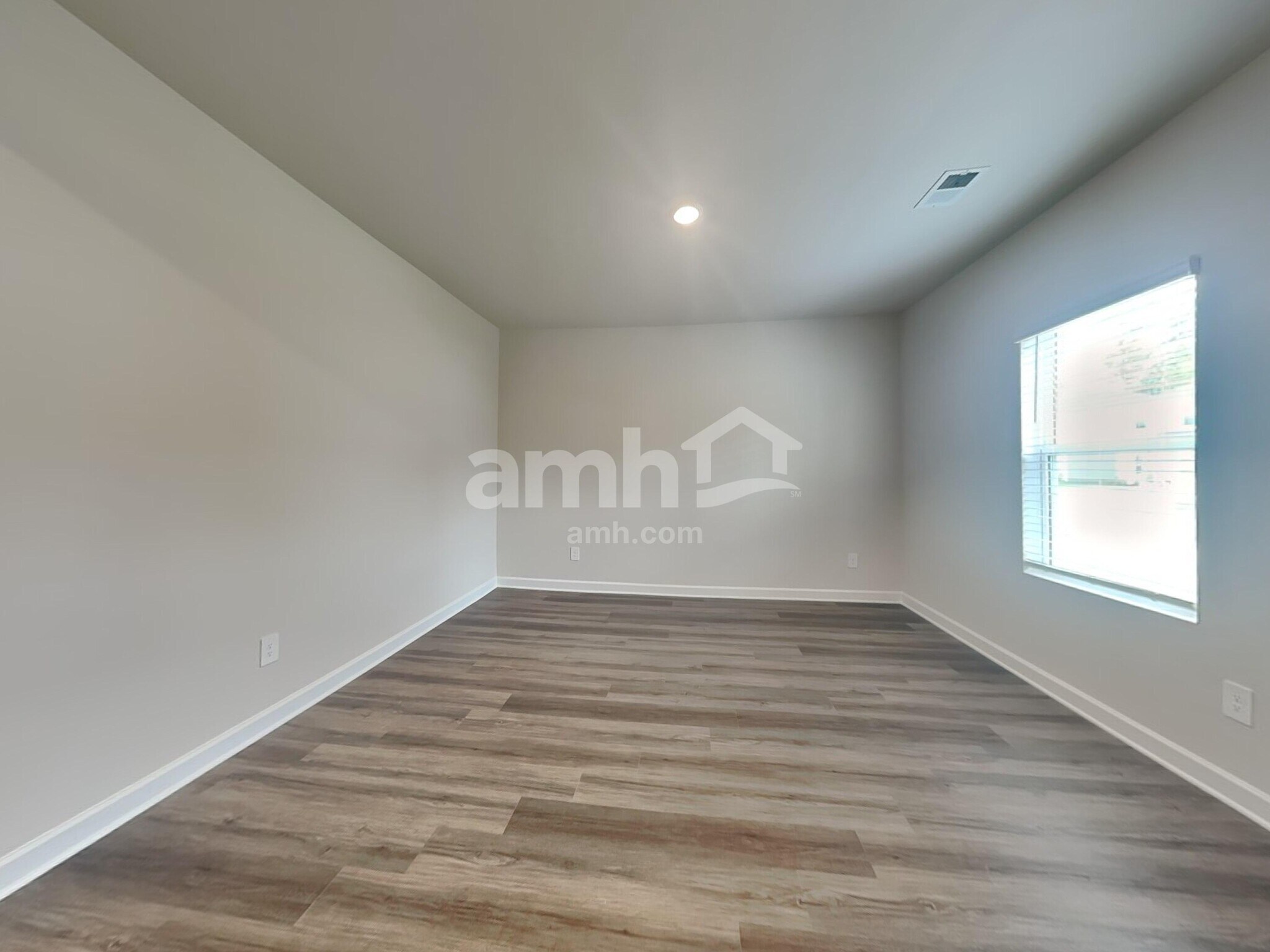 Building Photo - 758 Treeline Rd